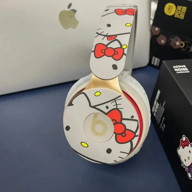 Beats Over-ear wireless headphones product detail image 13