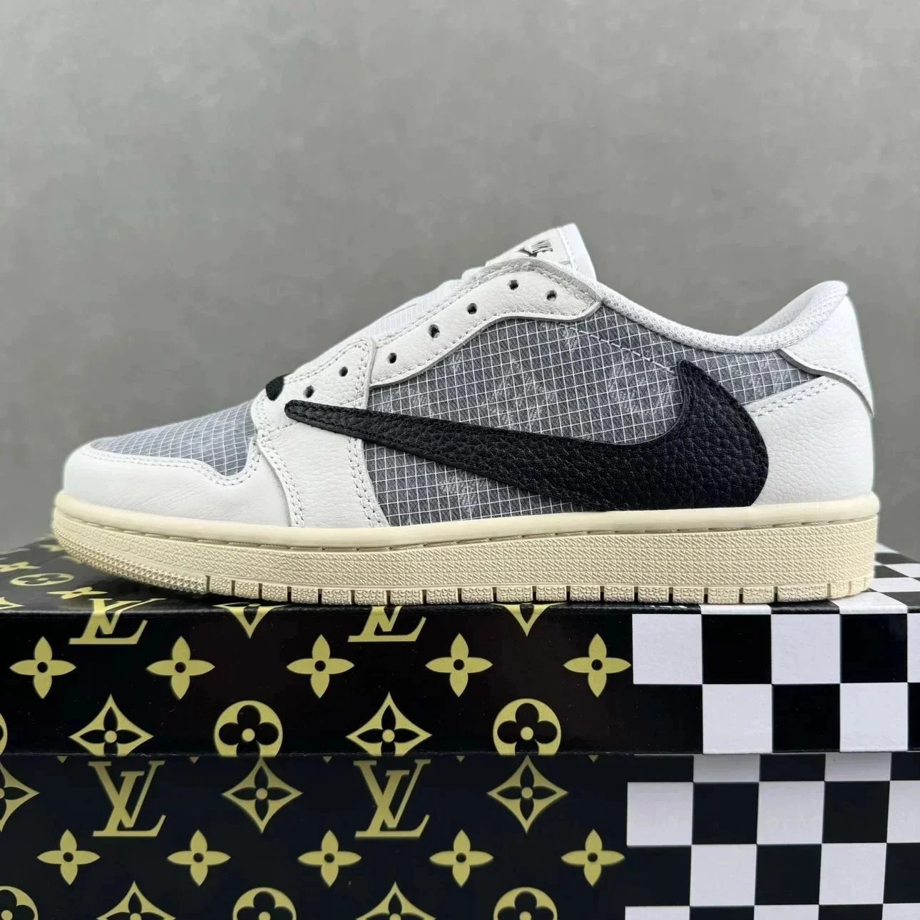 Nike Air Jordan 1 Yellow White Blue Retro Sneakers