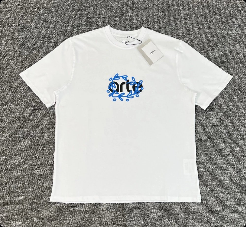 Arte T-Shirts Graphic Print T-Shirt — 201