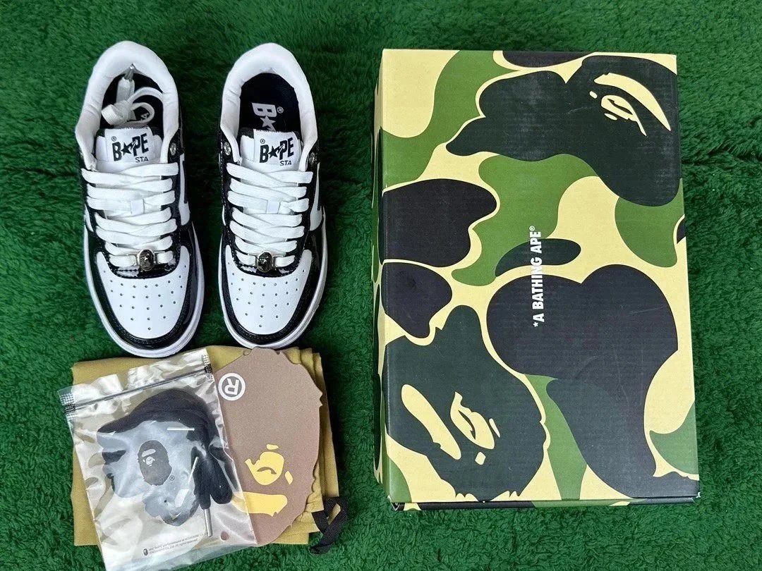 A Bathing Ape Sta Black And White Star Print Low Top Sneakers