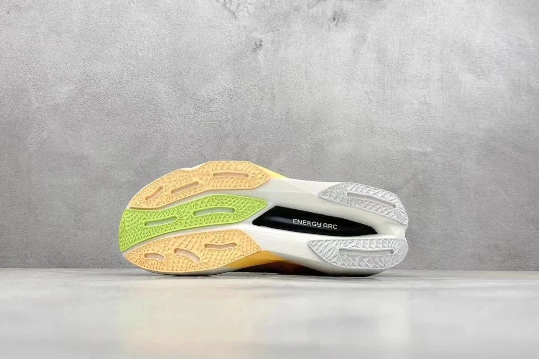 New Balance Sneakers FuelCell Rebel v4 image 4