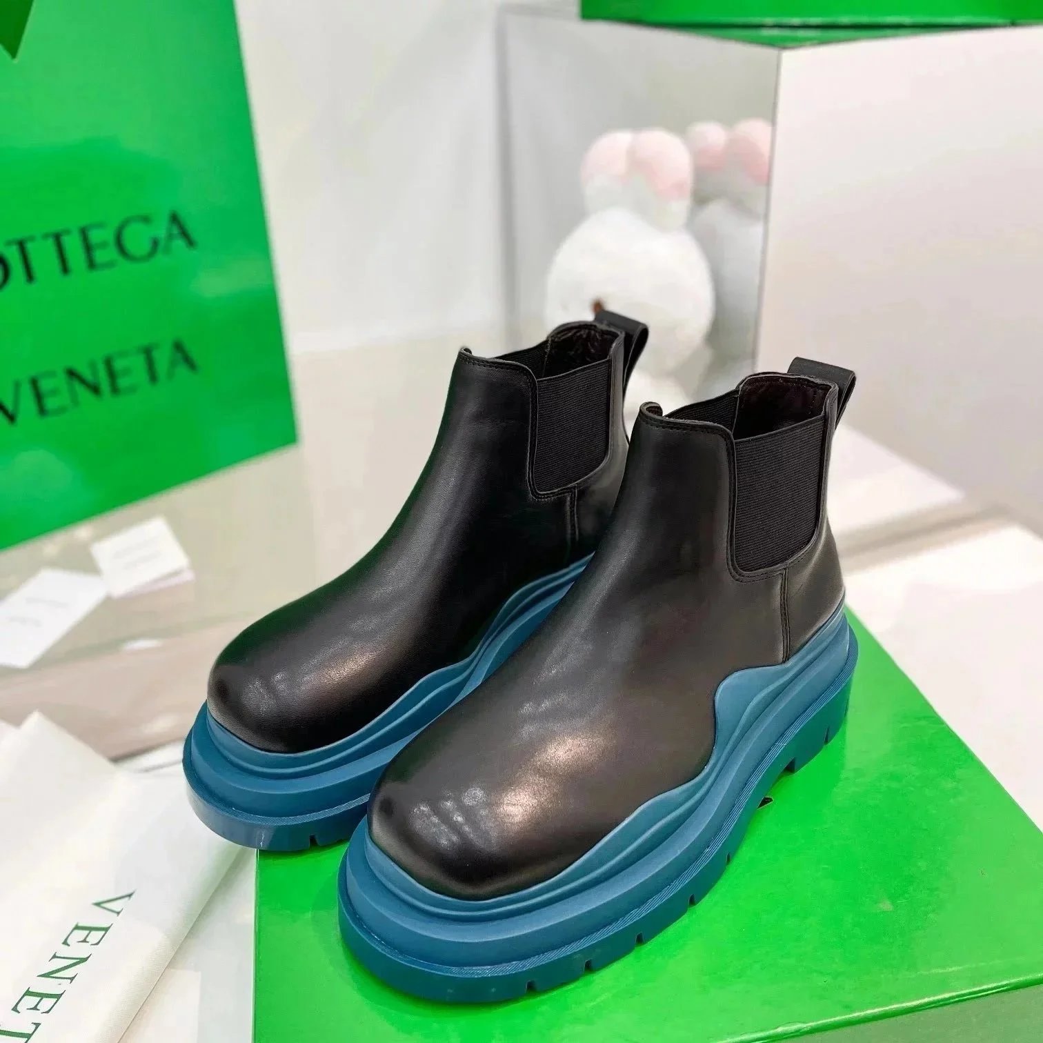 Unbranded Boots Chelsea with Lug Soles — Low-top 1