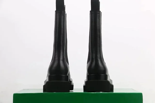 Unbranded Boots Chelsea with Lug Soles product detail image 3