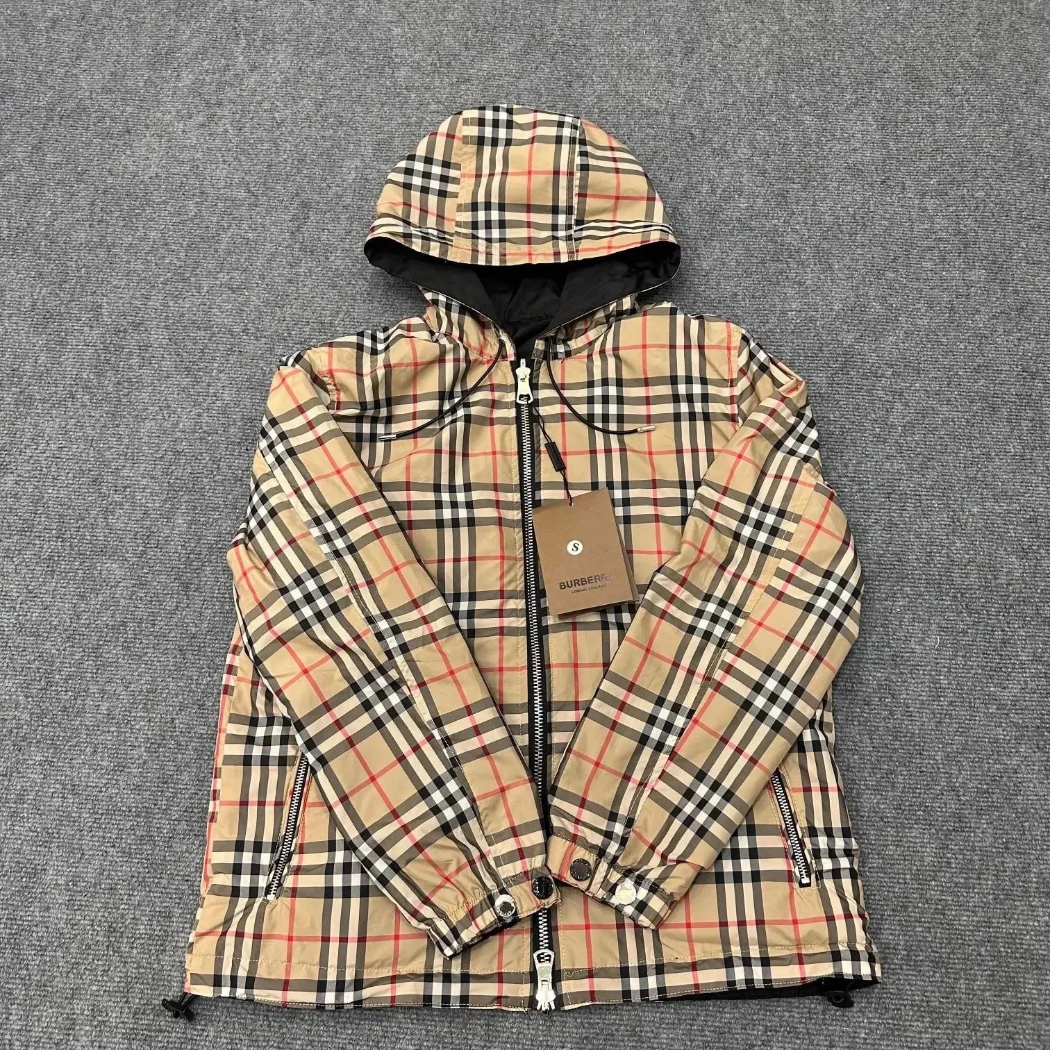 Burberry Down Jackets Hooded Puffer Jacket with Check Lining — DD