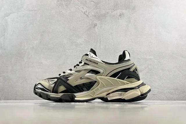 Balenciaga Sneakers Track 2.0 product detail image 46