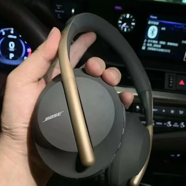 Beats Over-ear wireless headphones product detail image 11
