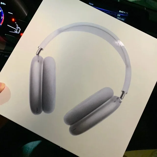 Beats Over-ear wireless headphones product detail image 18