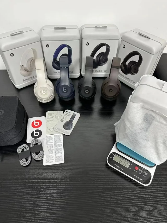 Beats Over-ear wireless headphones product detail image 42