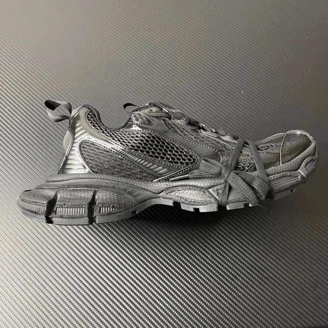 Black Mesh Upper Chunky Sole Running Sneakers