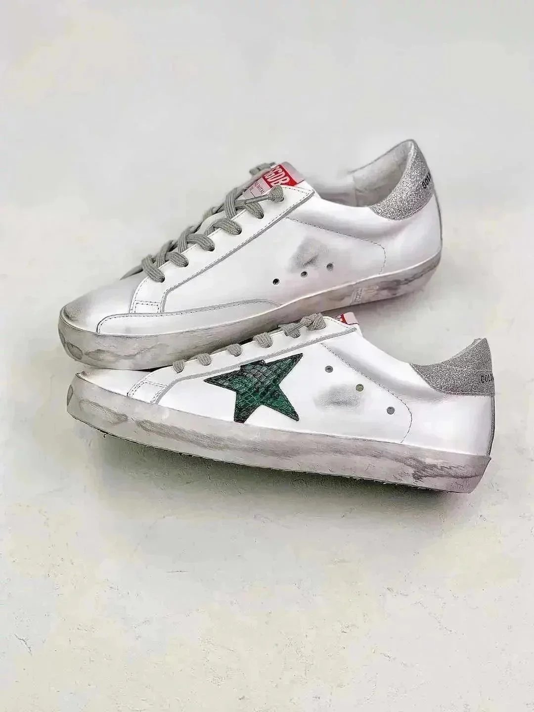 Golden Goose Sneakers Super-Star star-detail — GGDB Sparkling Silver-Tail Green Star