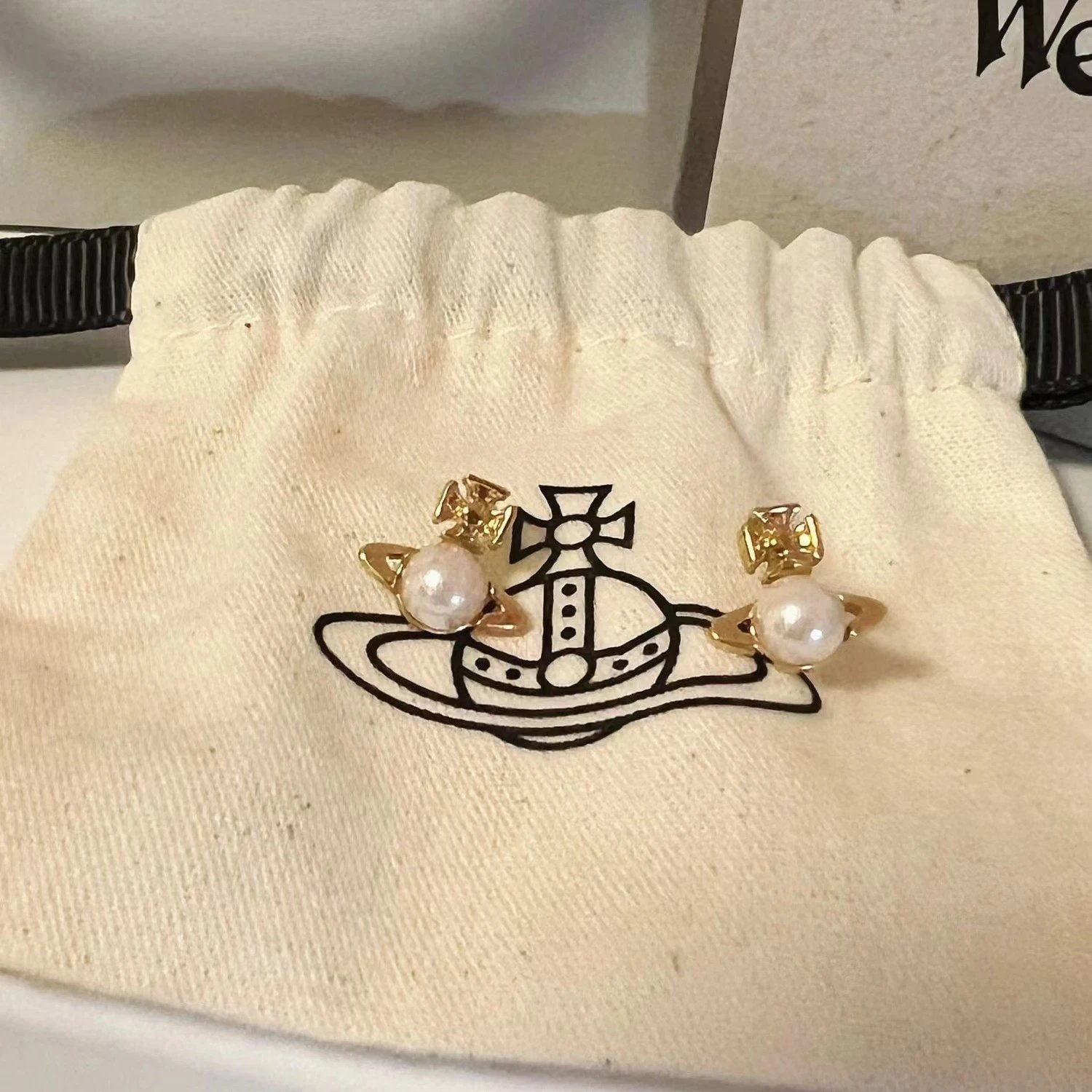 Vivienne Westwood Orb Pearl Silver Classic Earrings