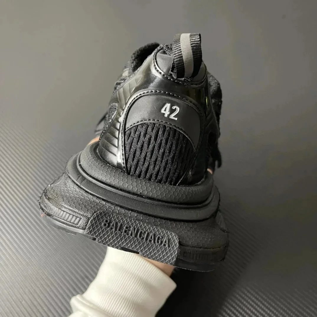 Black Mesh Upper Chunky Sole Running Sneakers