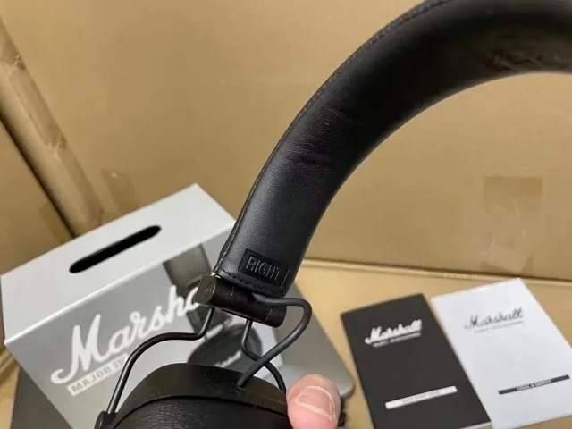 Beats Over-ear wireless headphones product detail image 28