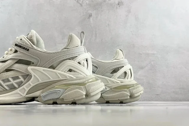 Balenciaga Sneakers Track 2.0 product detail image 44
