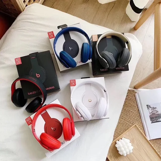 Beats Over-ear wireless headphones product detail image 55