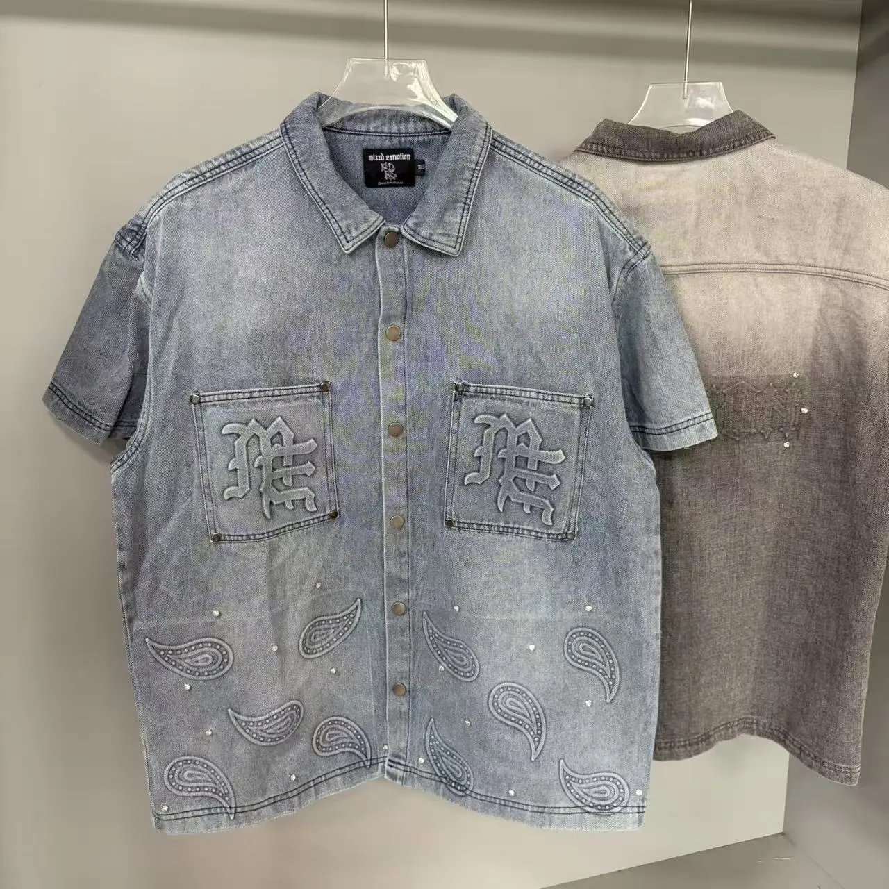 Mixed Emotion Shirts Short-sleeve denim button-up shirt with paisley embroidery and studs image 2