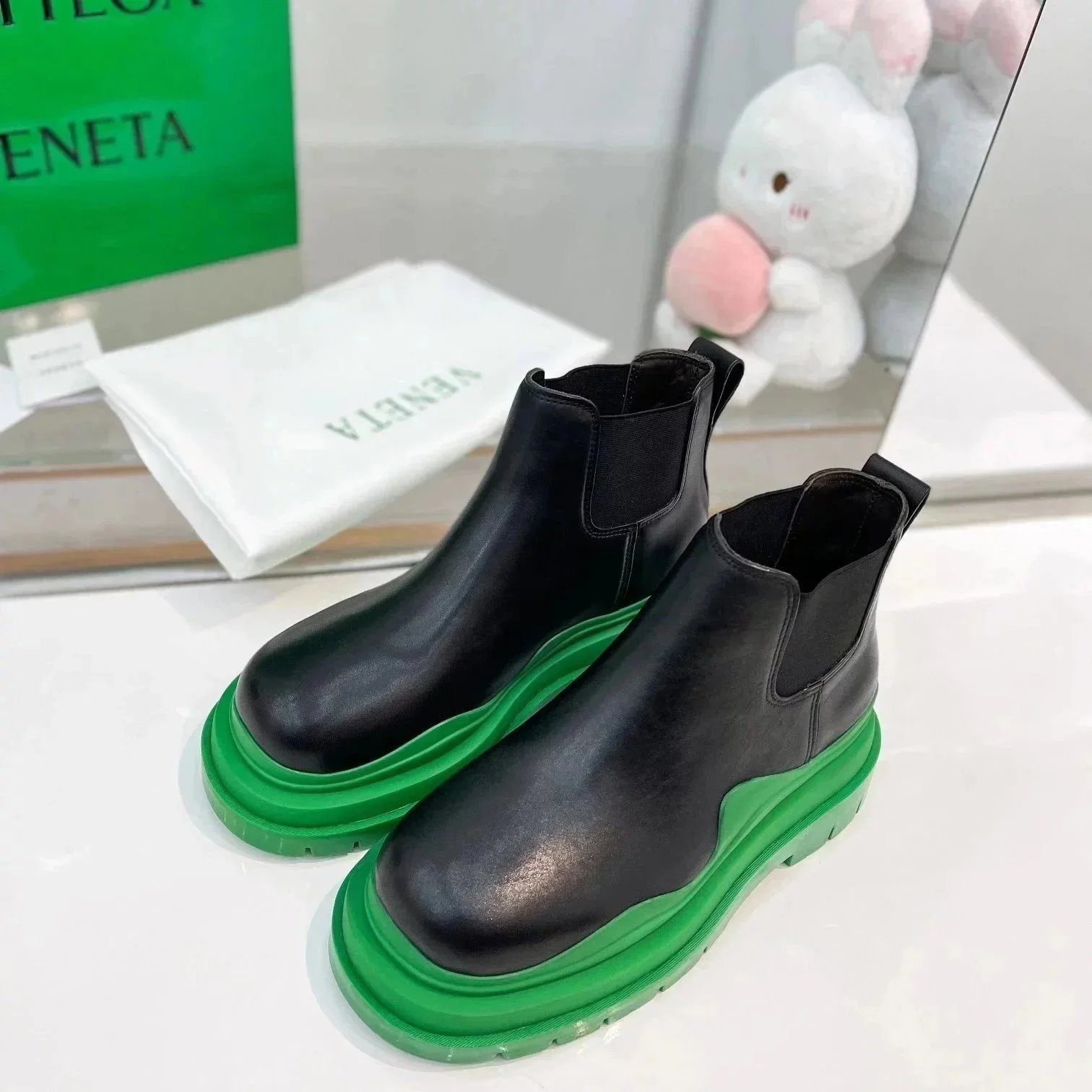 Unbranded Boots Chelsea with Lug Soles — Low-top 2