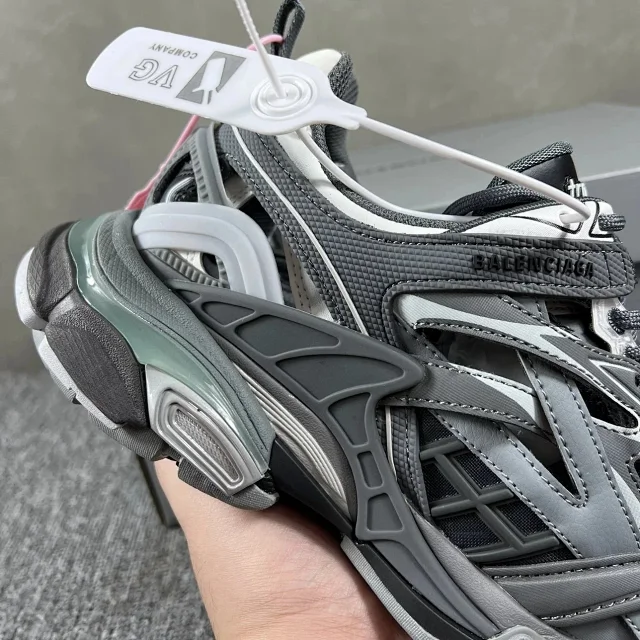 Balenciaga Sneakers Track 2.0 product detail image 27