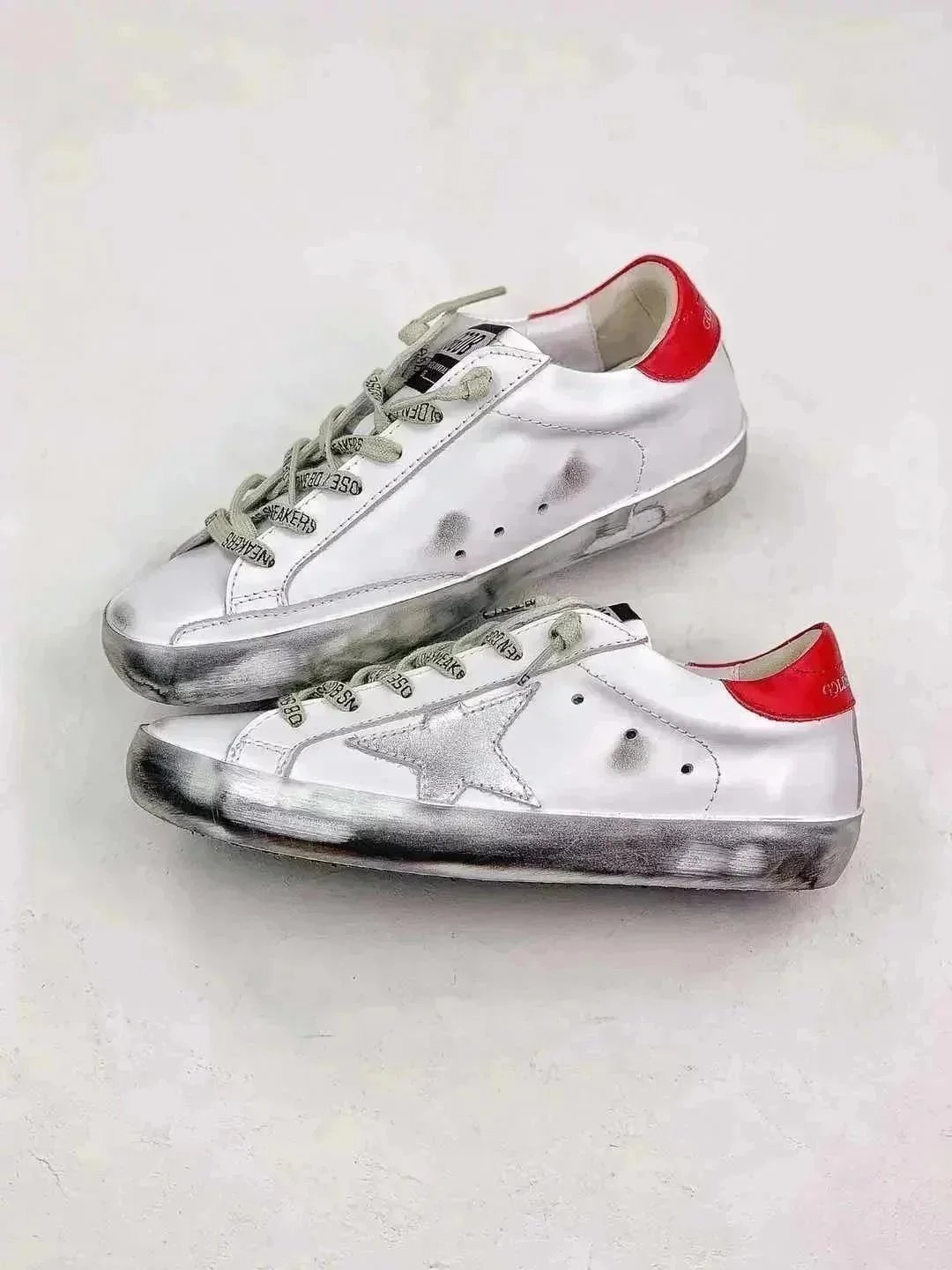 Golden Goose Sneakers Super-Star star-detail — GGDB Red-tailed Silver Star