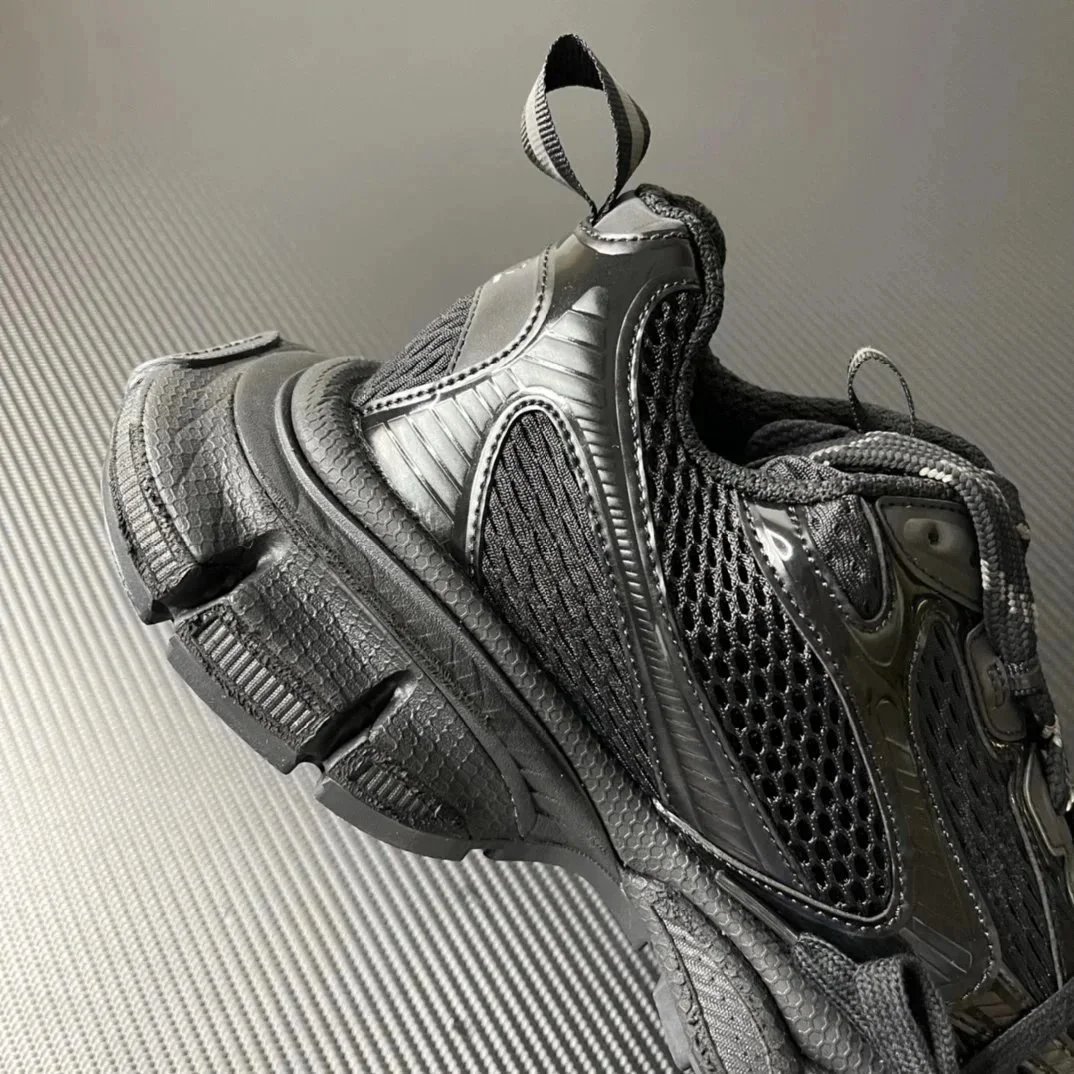 Black Mesh Upper Chunky Sole Running Sneakers