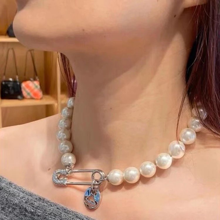 Pearl Choker Necklace White Vintage Safety Pin Pendant