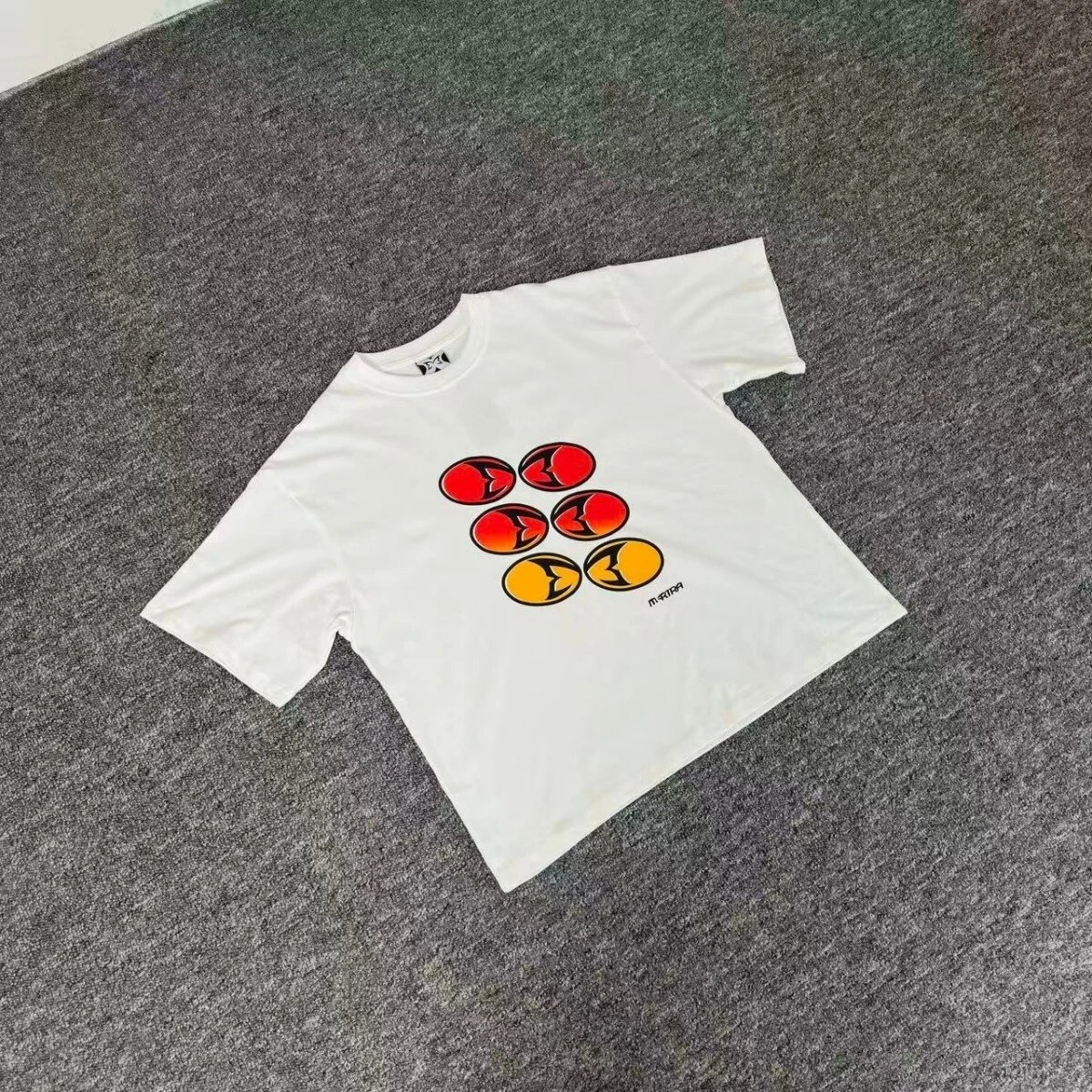 White Graphic Print T-Shirt With Six Gradient Circles Streetwear