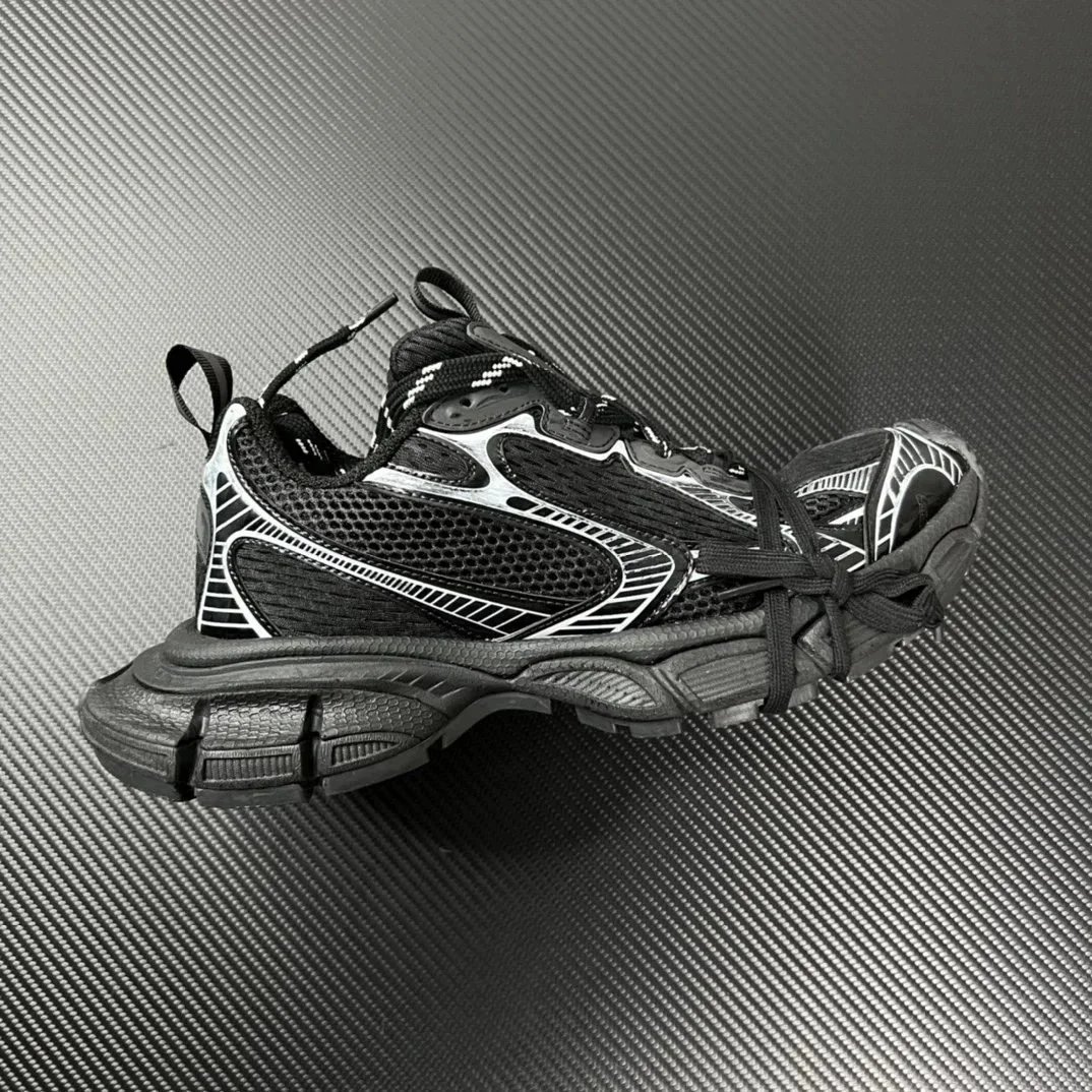Black Mesh Upper Chunky Sole Running Sneakers