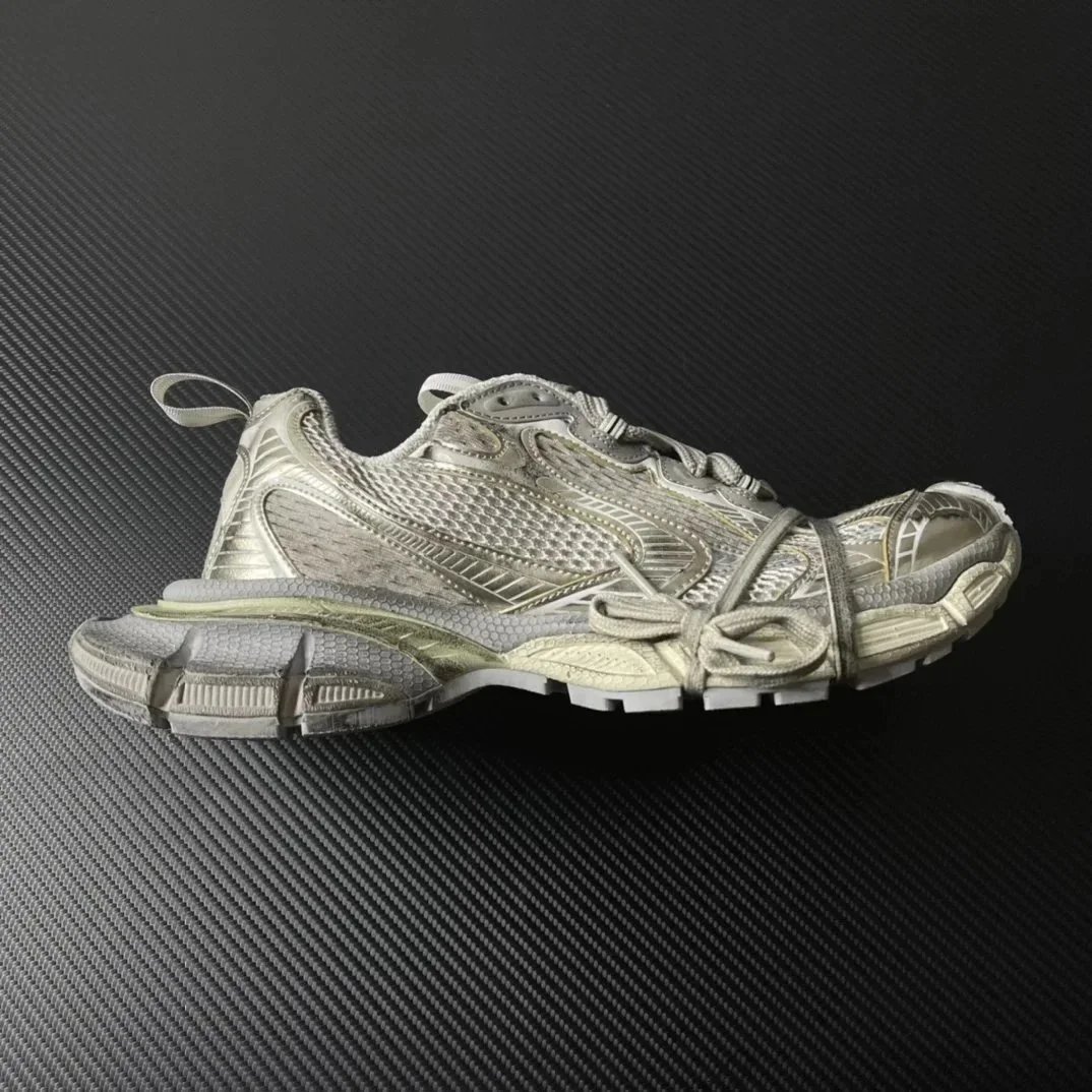 Black Mesh Upper Chunky Sole Running Sneakers