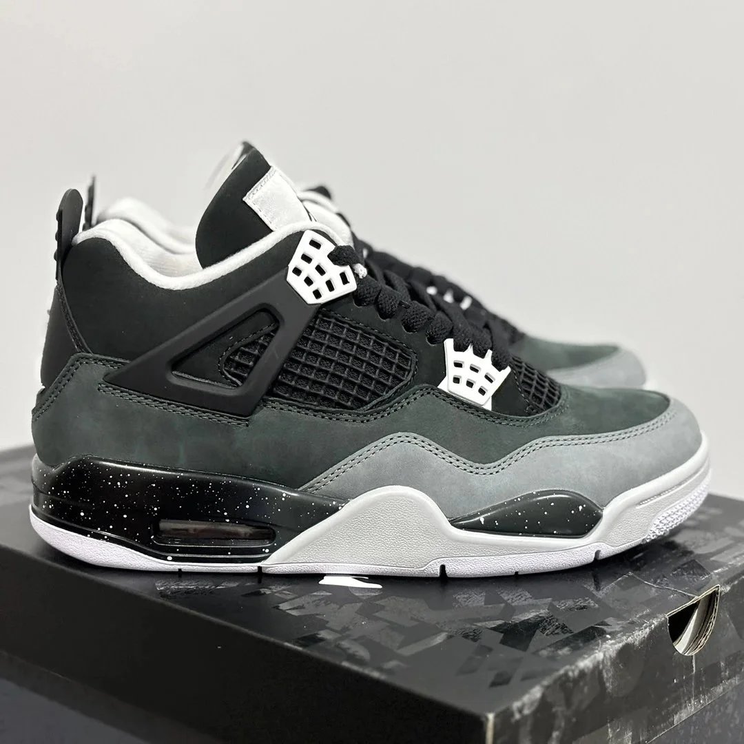 Black and Gray Oreo Fear