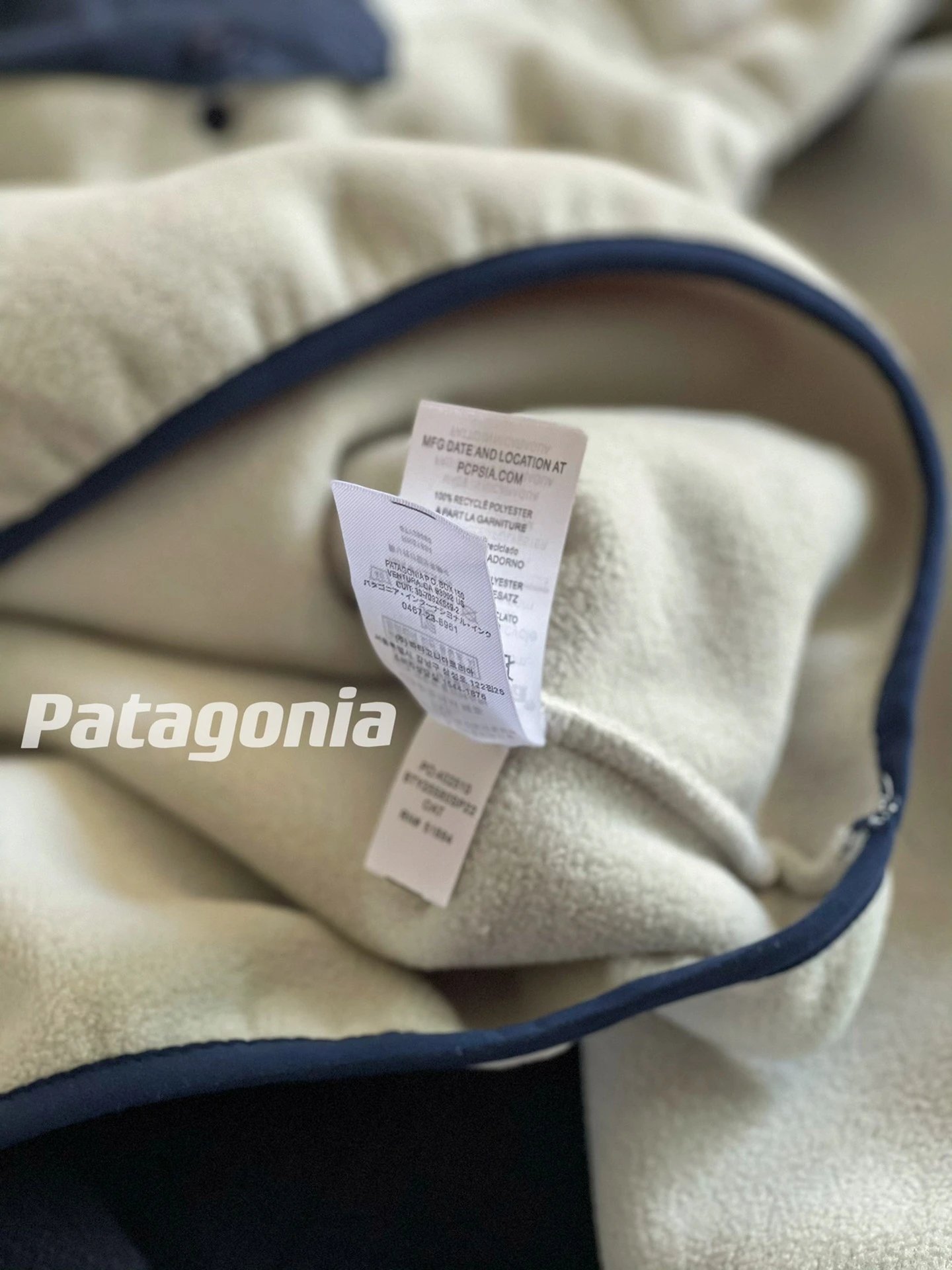 Patagonia Synchilla Snap-T Fleece Pullover Black with Blue Trim - 43
