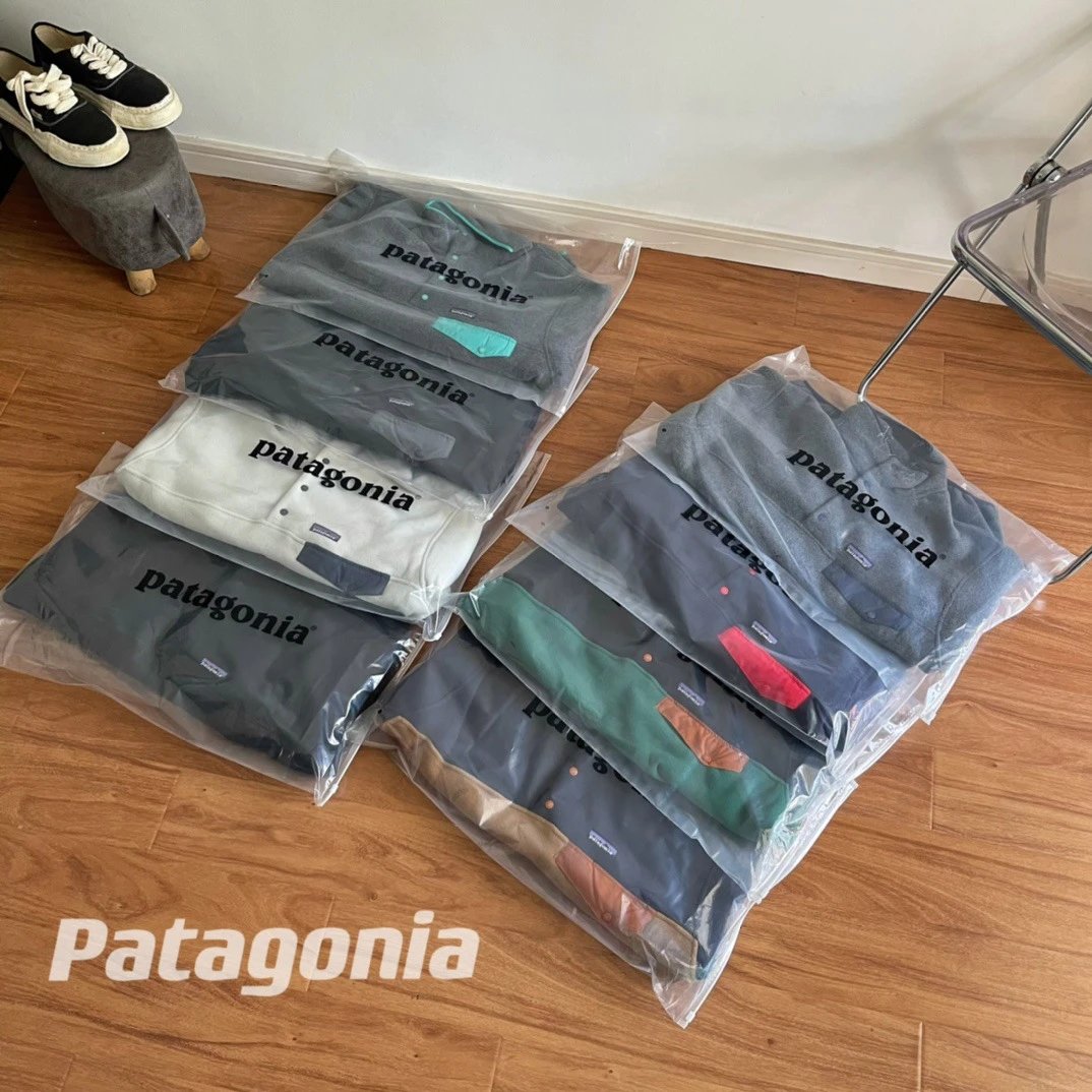 Patagonia Synchilla Snap-T Fleece Pullover Black with Blue Trim - 11