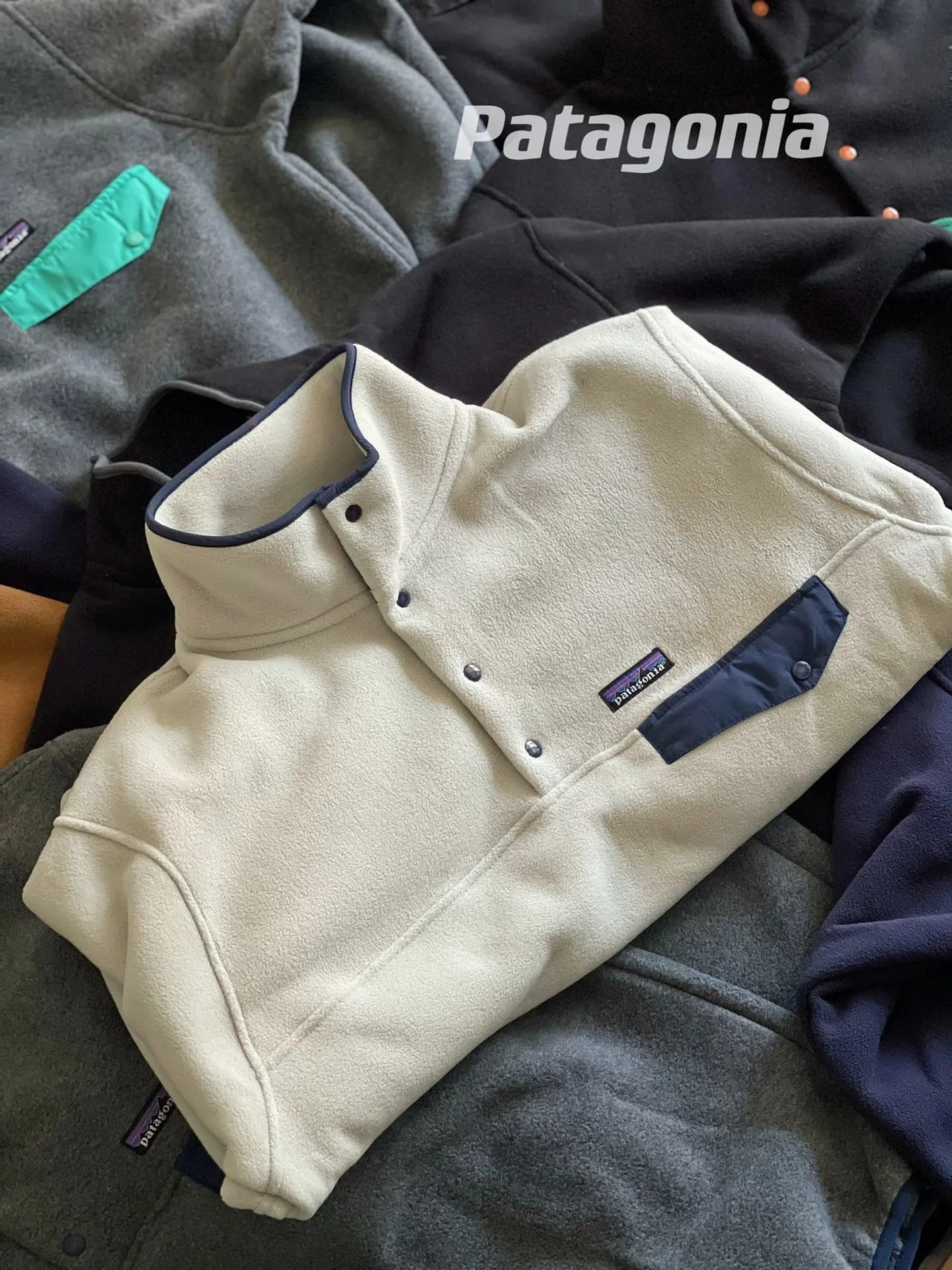 Patagonia Synchilla Snap-T Fleece Pullover Black with Blue Trim - 40