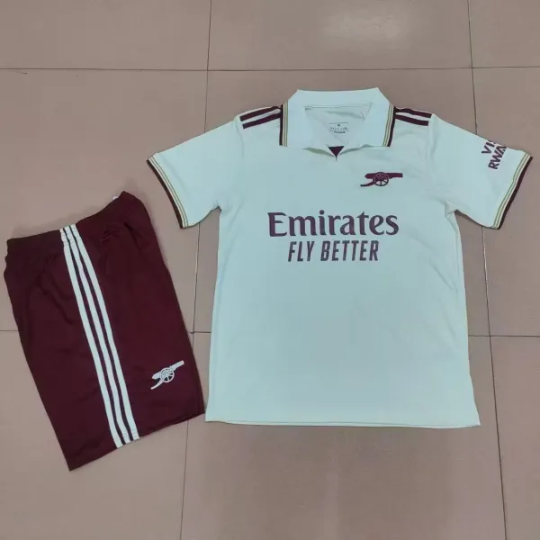 Design FC Bayern Munich 2023-24 Third Kit White / Green Jersey and Shorts Set Sets - 30