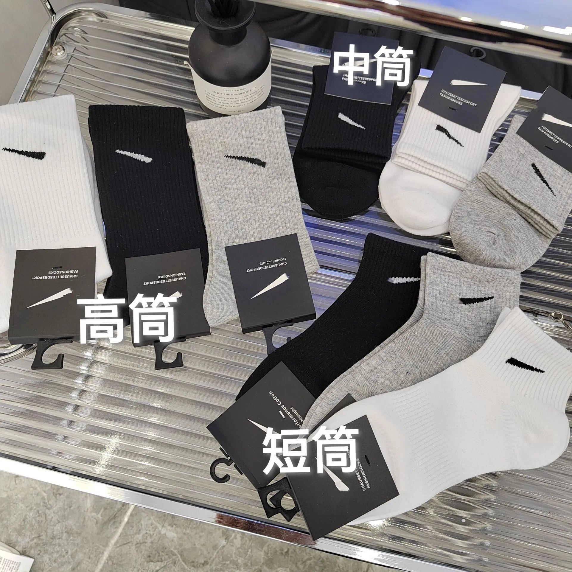 Nike Swoosh Logo Socks [40 sty