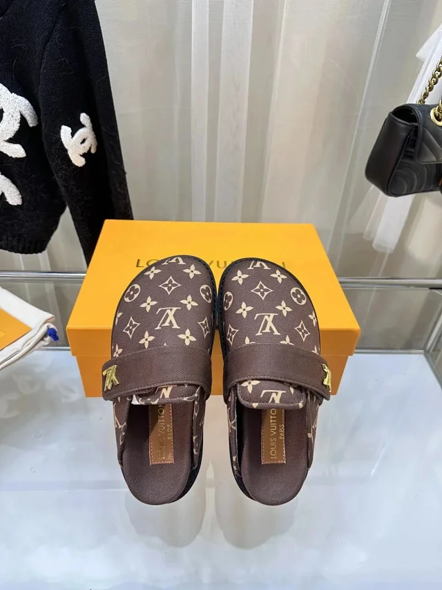Louis Vuitton Slippers Monogram buckle mule product detail image 3