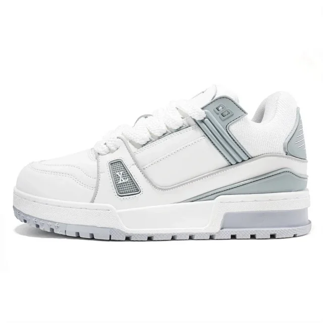 Louis Vuitton Sneakers Low-Top Monogram Panel product detail image 4