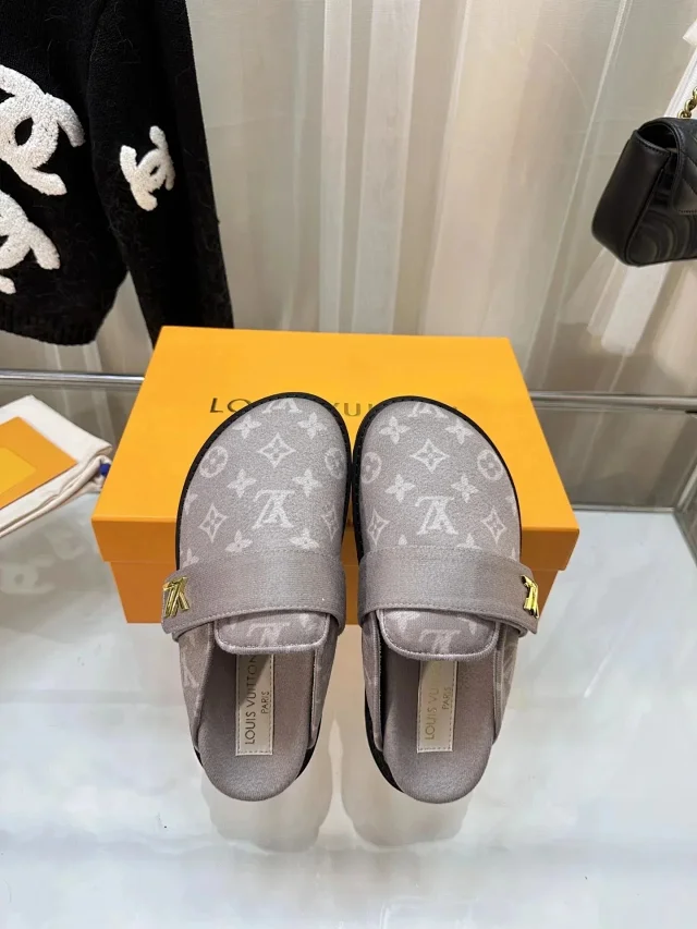Louis Vuitton Slippers Monogram buckle mule product detail image 2
