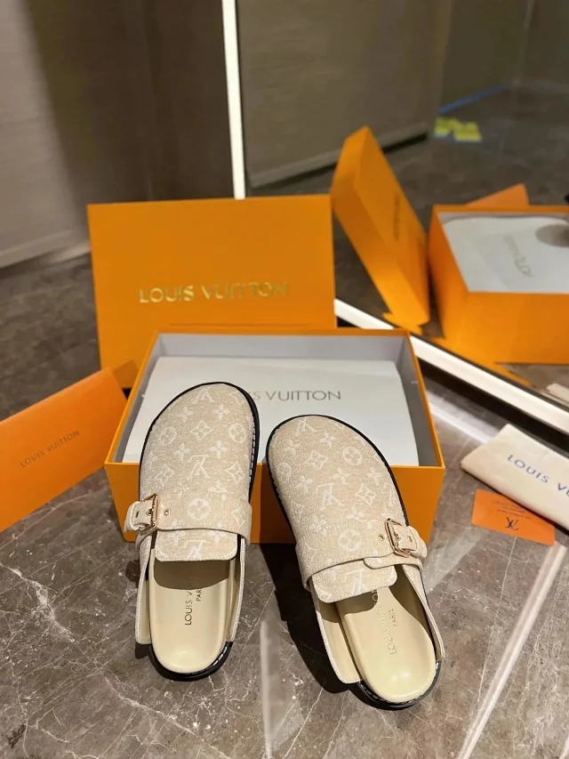 Louis Vuitton Slippers Monogram buckle mule product detail image 9