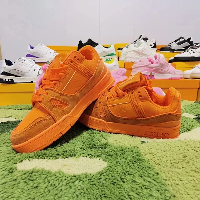 Louis Vuitton Sneakers Low-Top Monogram Panel product detail image 2