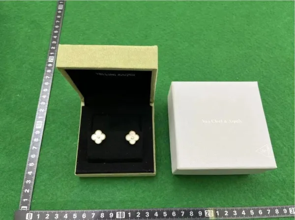 Van Cleef & Arpels Alhambra Motif Bracelet Gold Mother-of-Pearl Bracelet - 5