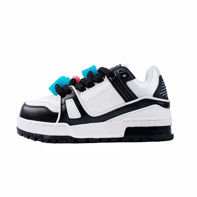 Louis Vuitton Sneakers Low-Top Monogram Panel product detail image 9