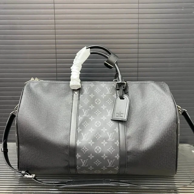 Louis Vuitton Travel Bags Monogram duffel bag with top handles and detachable shoulder strap product detail image 4