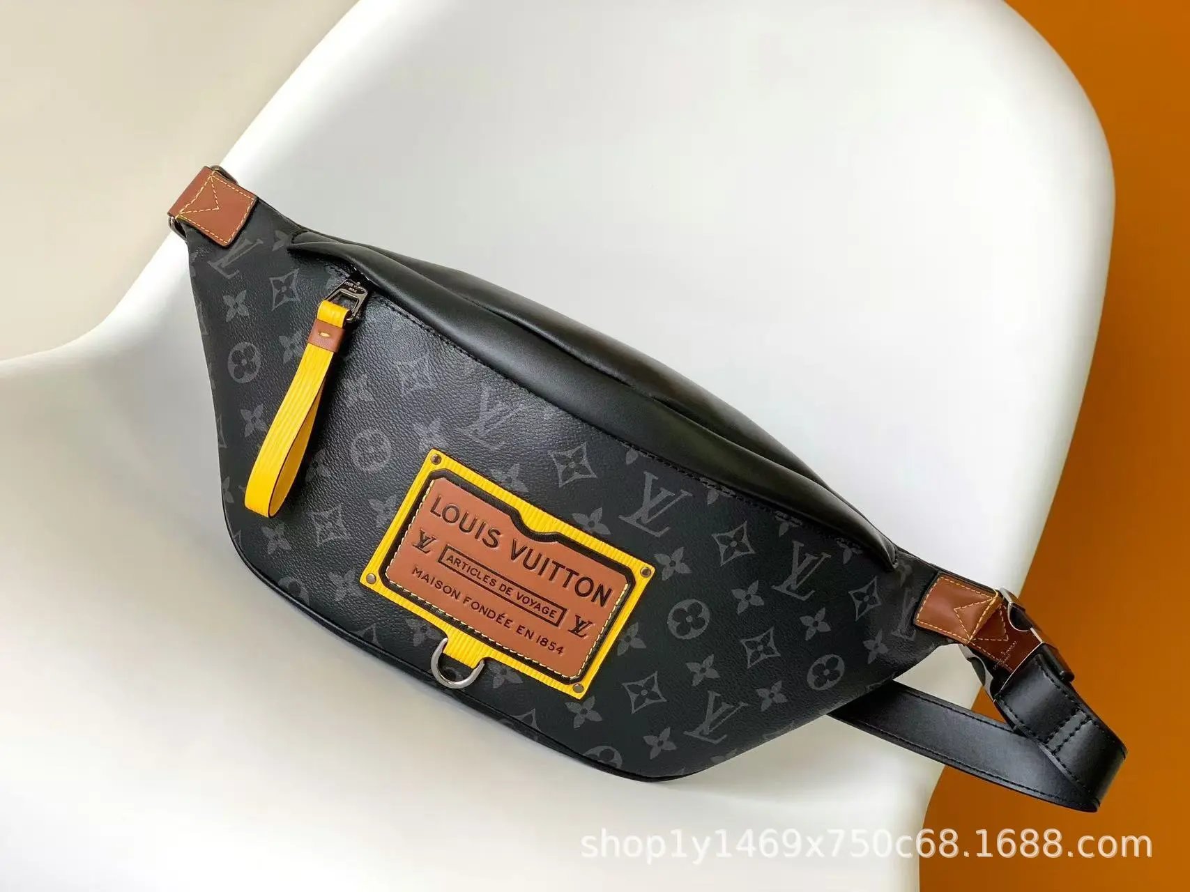 Louis Vuitton Crossbody Bags Monogram Sling Bag — 056