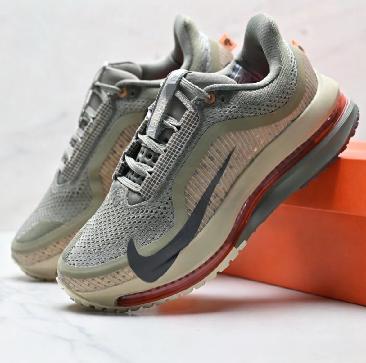 Nike Sneakers Mesh running with visible air-cushioned sole — 21