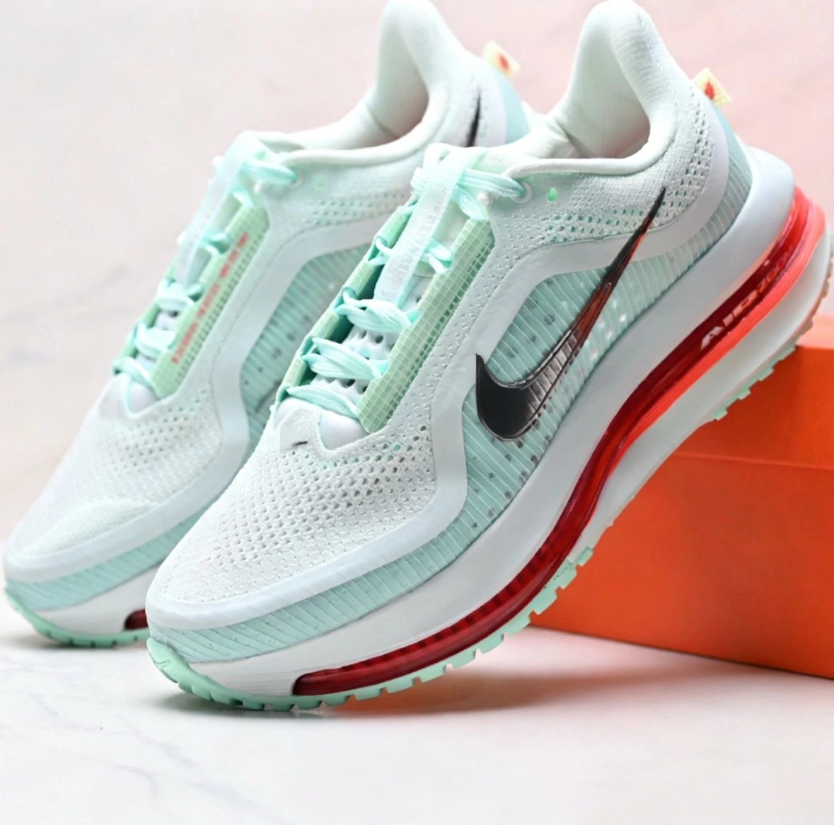 Nike Sneakers Mesh running with visible air-cushioned sole — 20