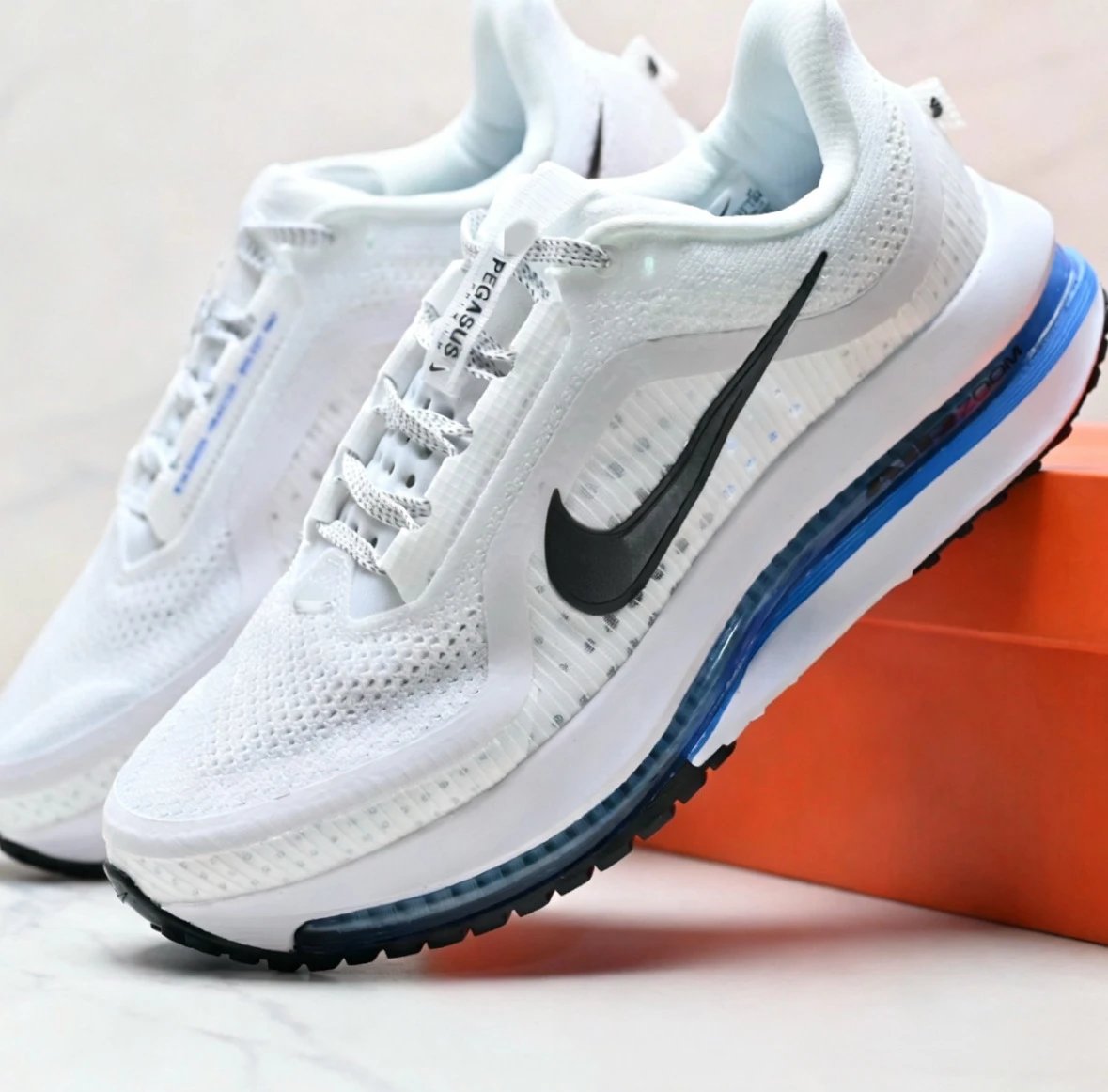 Nike Sneakers Mesh running with visible air-cushioned sole — 10