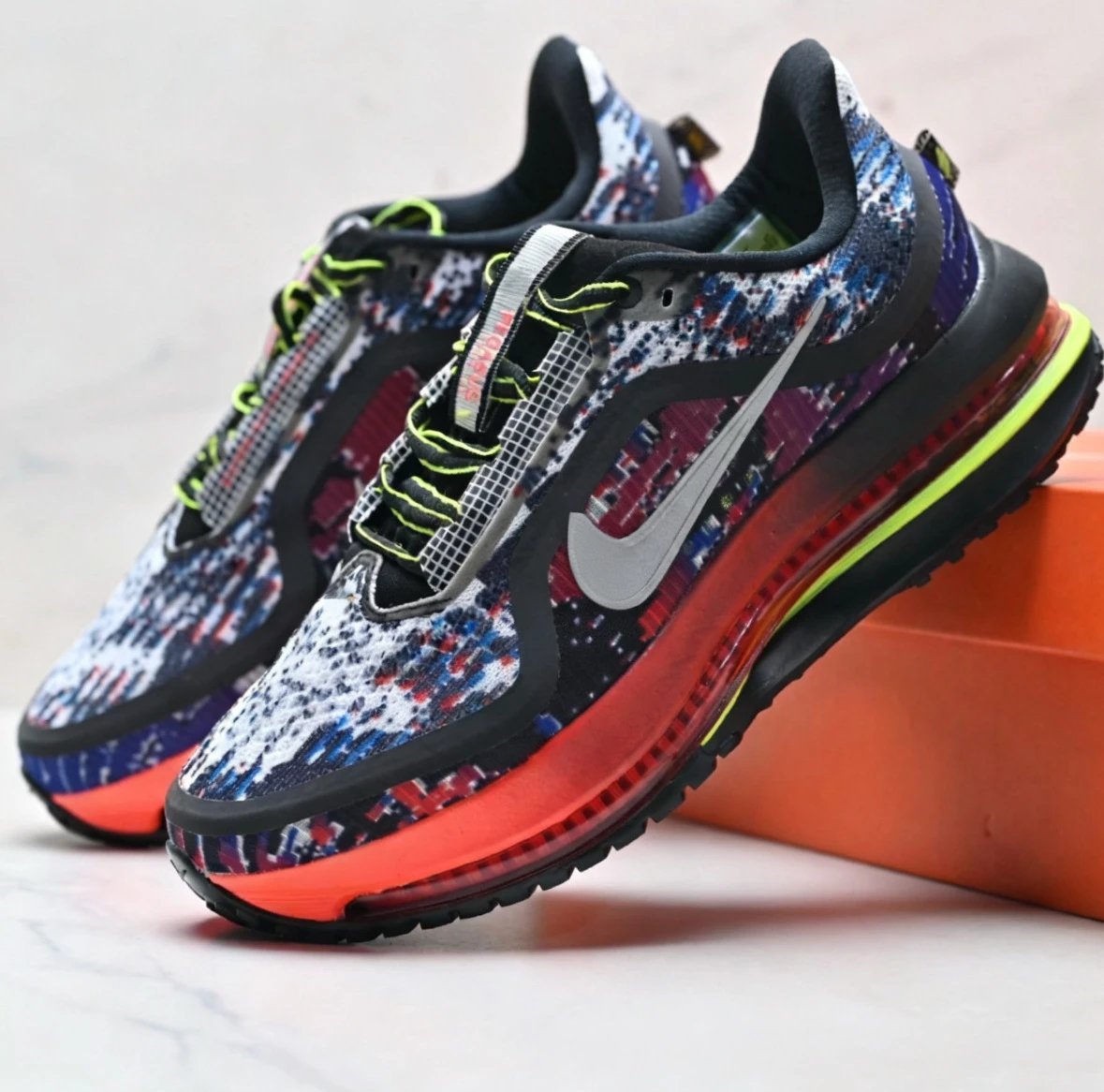 Nike Sneakers Mesh running with visible air-cushioned sole — 22