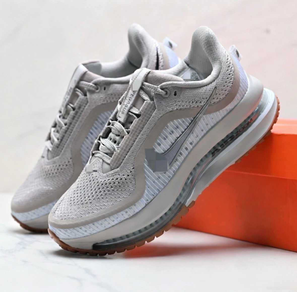 Nike Sneakers Mesh running with visible air-cushioned sole — 23