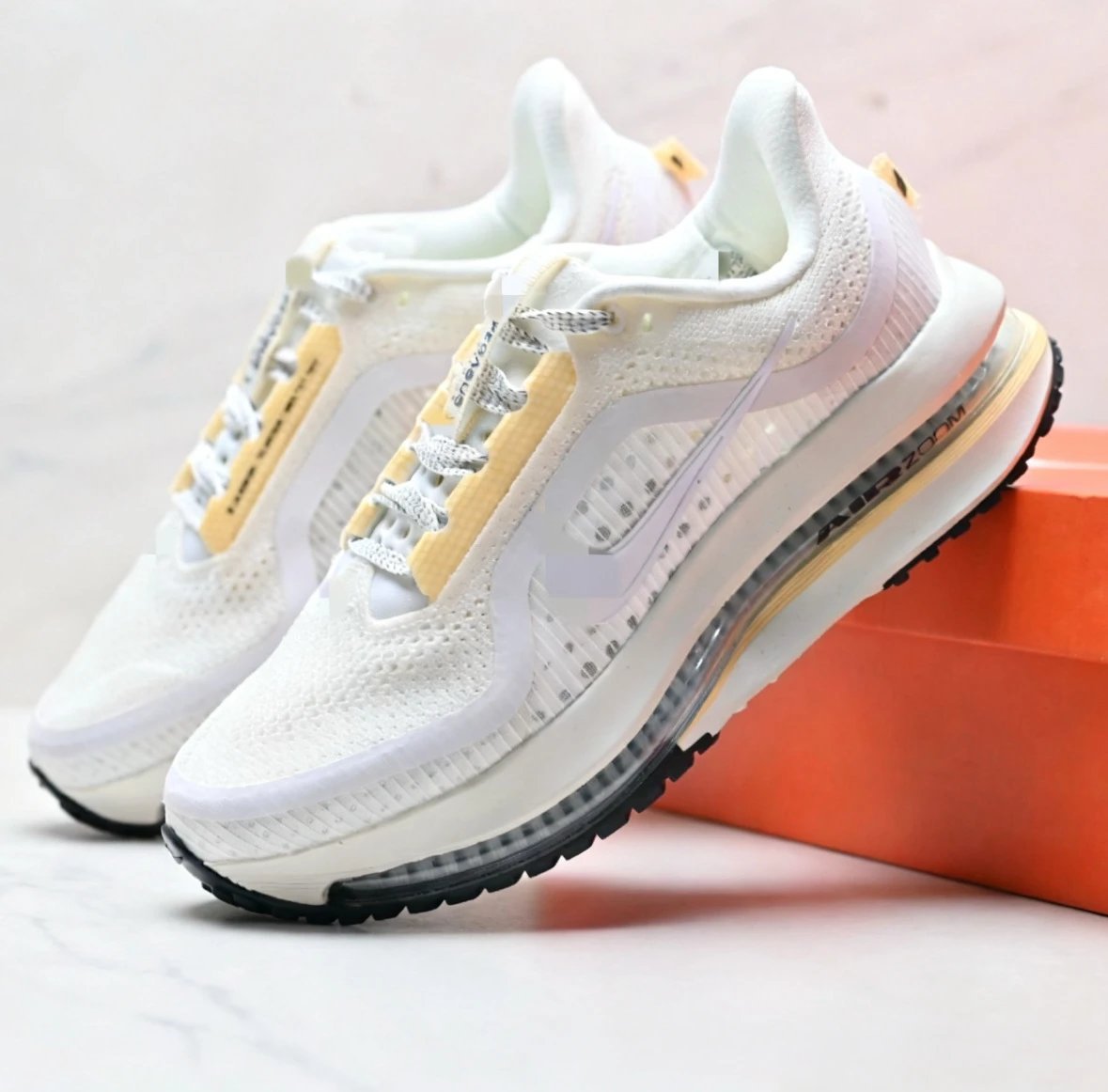 Nike Sneakers Mesh running with visible air-cushioned sole — 18