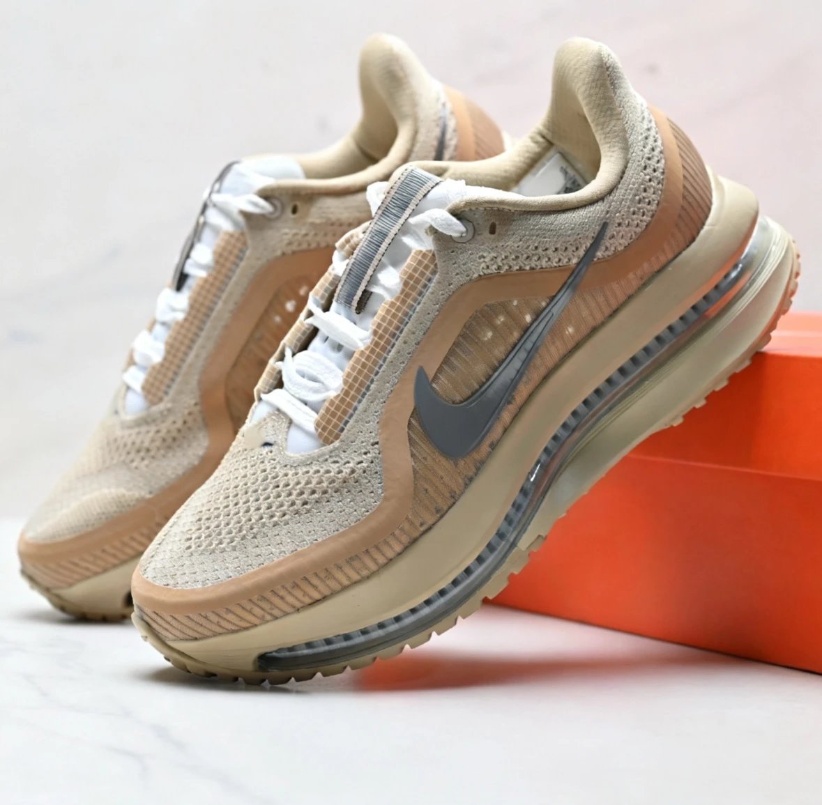 Nike Sneakers Mesh running with visible air-cushioned sole — 19